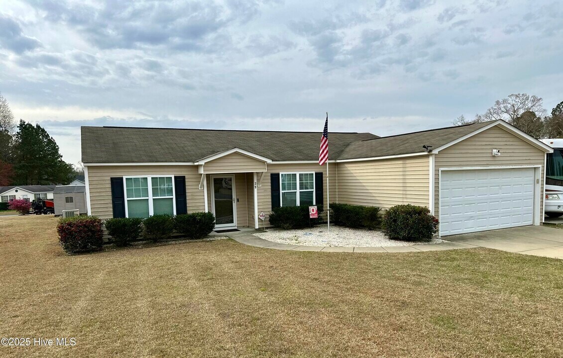 39 Old Fort Ct in Spring Lake, NC - Building Photo
