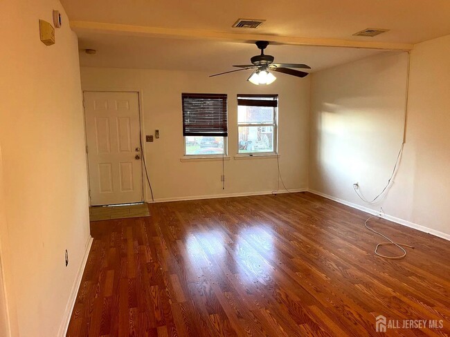 150 Lowell St in Carteret, NJ - Building Photo - Building Photo