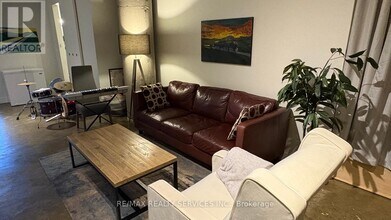 90 Sumach St in Toronto, ON - Building Photo - Building Photo