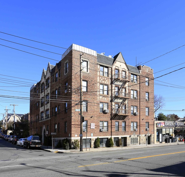 737 Yonkers Ave in Yonkers, NY - Building Photo