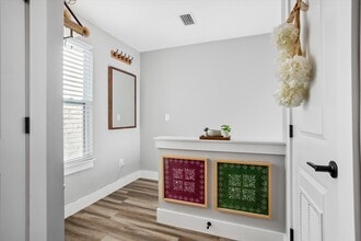 4015 10th Ave N, Unit B in St. Petersburg, FL - Foto de edificio - Building Photo
