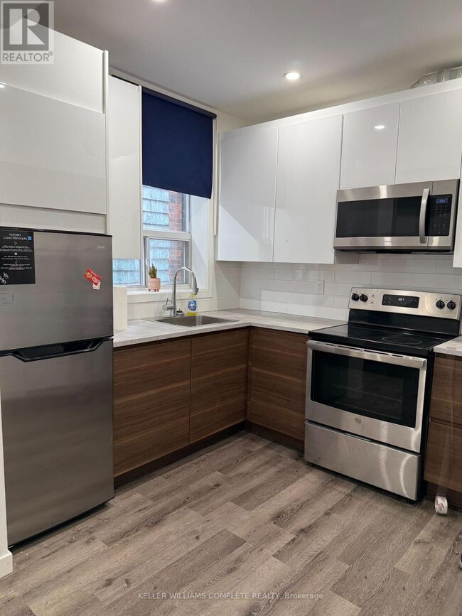 property at 590-590 Main St E