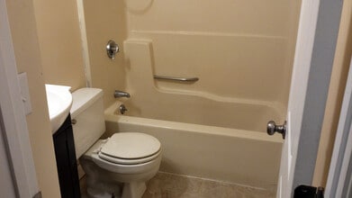 45 Millbury St, Unit #1 in Worcester, MA - Building Photo - Building Photo