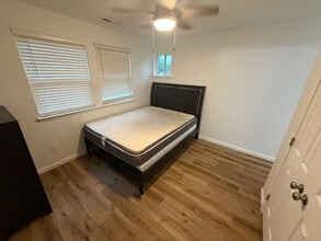 Room in Duplex on S Alston Ave in Durham, NC - Building Photo - Building Photo