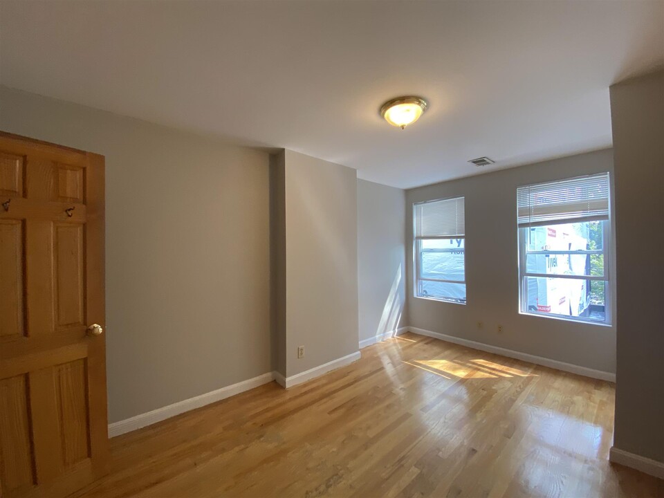 344 Putnam Ave, Unit 2 in Cambridge, MA - Building Photo