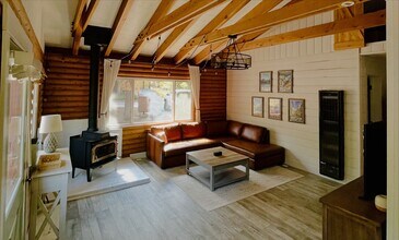 1768 Mandan St in South Lake Tahoe, CA - Foto de edificio - Building Photo