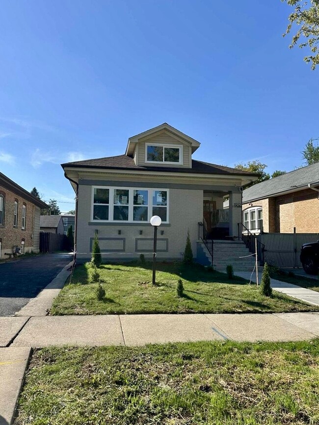 1912 S 4th Ave in Maywood, IL - Building Photo - Building Photo