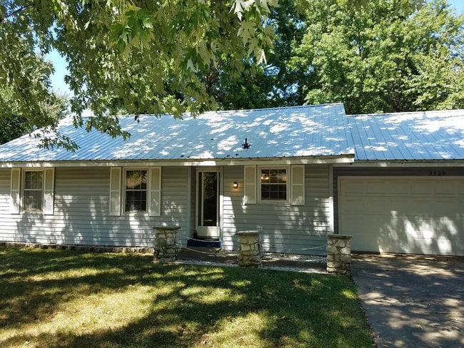 property at 2529 W Blackburn Dr
