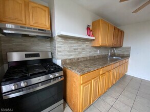 130 Milford Ave in Newark, NJ - Building Photo - Building Photo