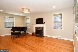 1714 33rd Pl SE in Washington, DC - Building Photo - Building Photo