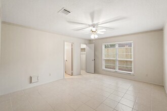 10834 Lynbrook Dr in Houston, TX - Building Photo - Building Photo