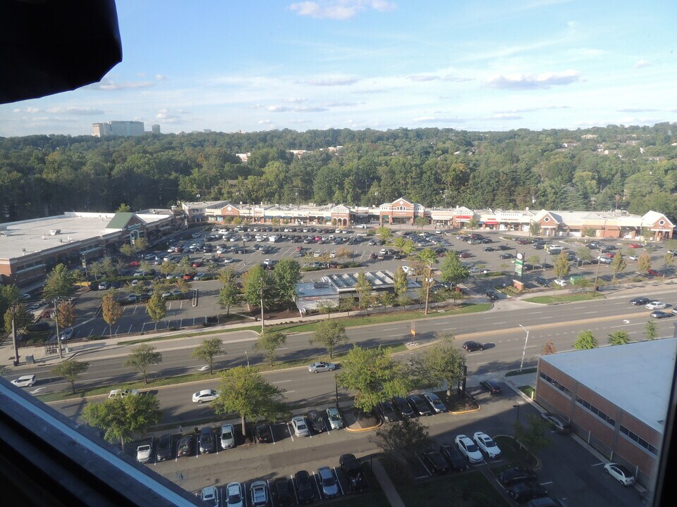 4600 Duke St, Unit 1623 in Alexandria, VA - Foto de edificio