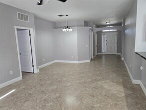 24612 Portofino Dr in Lutz, FL - Building Photo - Building Photo