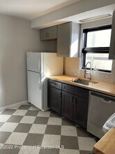 303 E Drinker St in Dunmore, PA - Building Photo - Building Photo