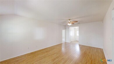 1815 Liberty Hill Dr in Belton, TX - Foto de edificio - Building Photo