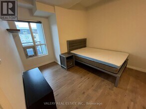 275 Larch St in Waterloo, ON - Building Photo - Building Photo