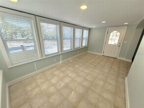 12217 Sunshine Ln in Treasure Island, FL - Foto de edificio - Building Photo