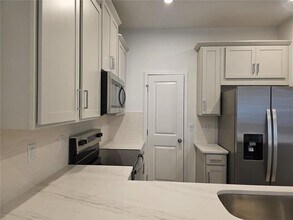 9835 Walkway Dr in Orlando, FL - Building Photo - Building Photo