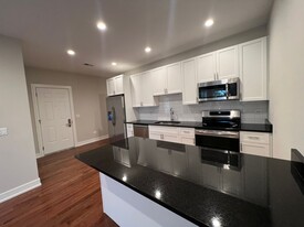 4621 N Malden St, Unit 1S Apartamentos