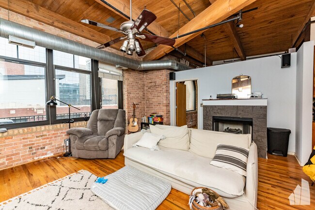 625 W Jackson Blvd, Unit 813 in Chicago, IL - Building Photo - Building Photo