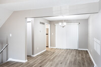 Holmesbrook Townhomes in Kansas City, MO - Foto de edificio - Interior Photo