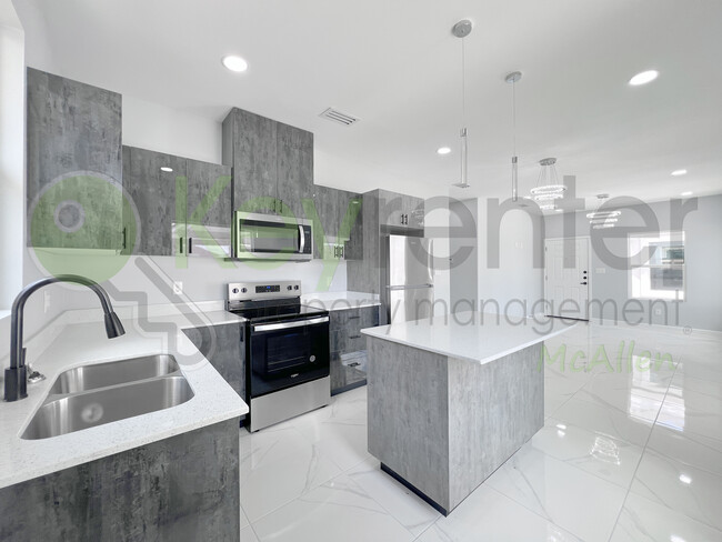 property at 913 N Woodson Ave