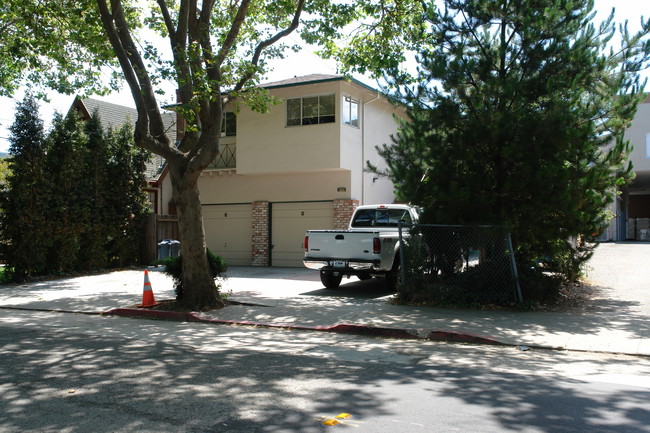 1920 Ivy St in San Mateo, CA - Building Photo - Building Photo