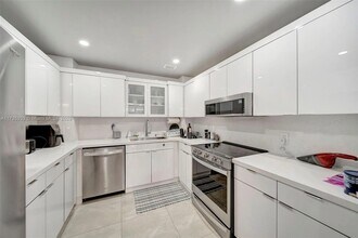 1950 S Ocean Dr, Unit LE in Hallandale Beach, FL - Building Photo - Building Photo