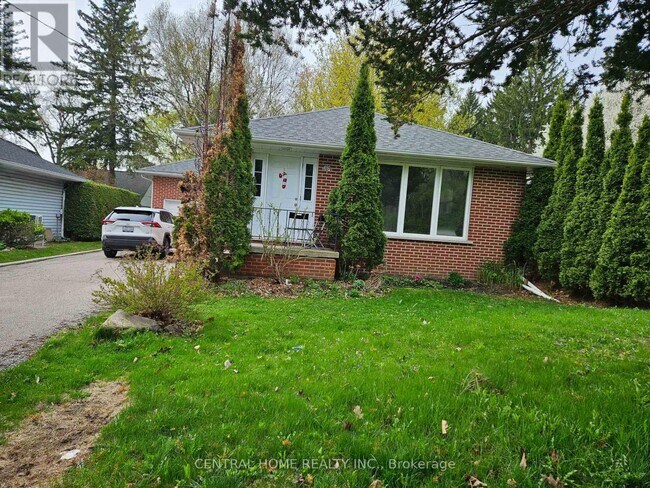 66 Eagle St in Newmarket, ON - Building Photo - Building Photo
