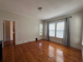 322 Merrimac St, Unit 322-2 in Newburyport, MA - Building Photo - Building Photo