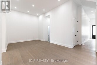 6612 Harmony Hill in Mississauga, ON - Building Photo - Building Photo