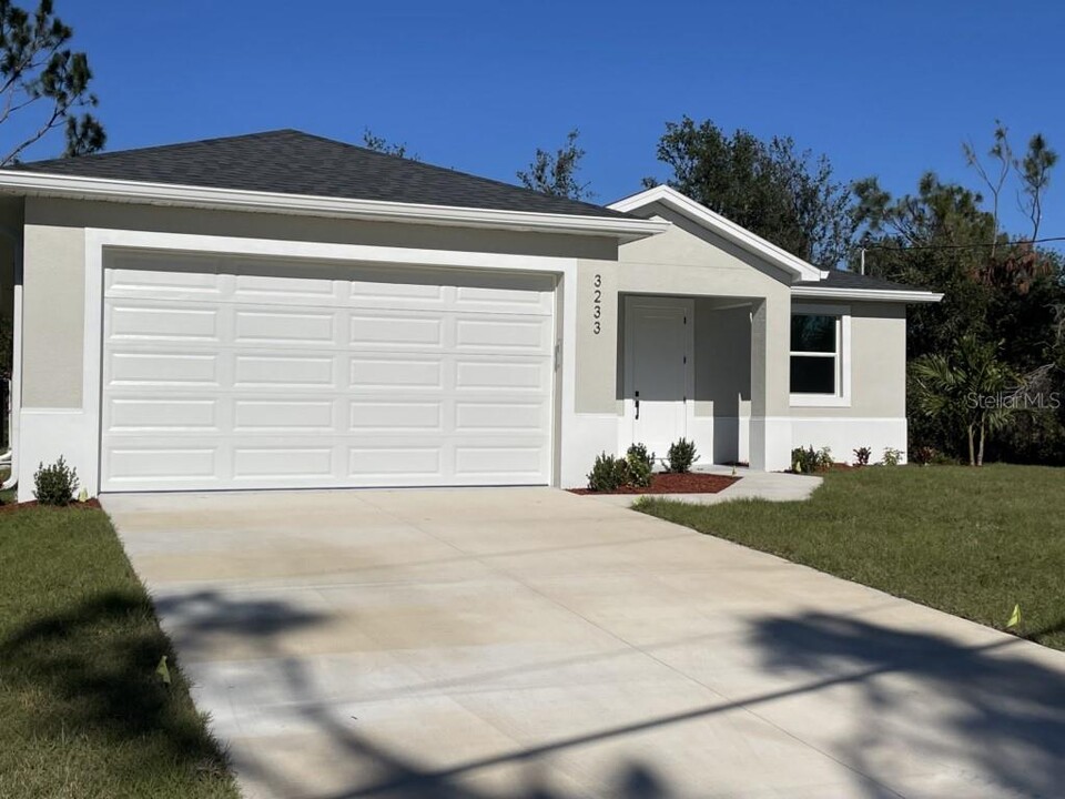 3233 Polka St in North Port, FL - Building Photo