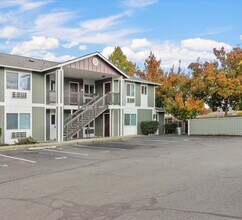Brentwood Village in Medford, OR - Building Photo - Building Photo