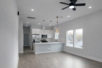 8114 Double in Houston, TX - Building Photo - Building Photo