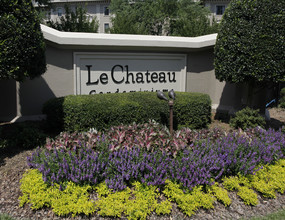 Le Chateau in Atlanta, GA - Building Photo - Building Photo