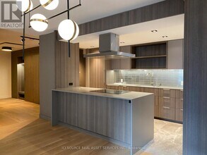 62 Wellesley St W in Toronto, ON - Building Photo - Building Photo