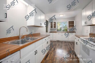 3907 Camelot Dr SE in Grand Rapids, MI - Building Photo - Building Photo