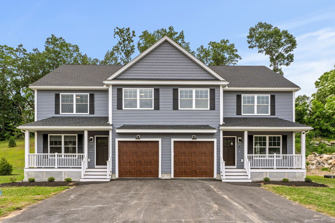 8 Mary Ave in North Chelmsford, MA - Foto de edificio