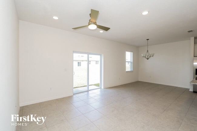 418 Reina Wy in Eagle Lake, FL - Building Photo - Building Photo