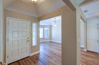 8241 N Yorktown Dr in Fresno, CA - Building Photo - Building Photo