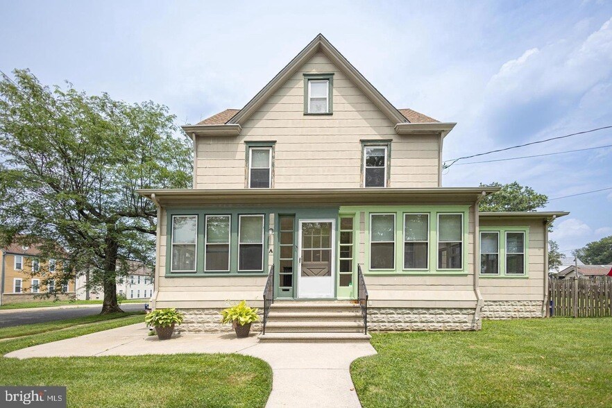 101 Newton Ave in Oaklyn, NJ - Building Photo