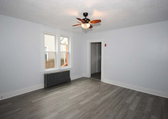 72 Hall St in Springfield, MA - Foto de edificio - Building Photo