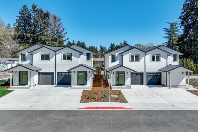 1425 E Santiam St in Stayton, OR - Foto de edificio - Building Photo