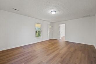 684 Porter Rd in Sadieville, KY - Building Photo - Building Photo