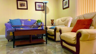 7300 W Pirates Cove Rd in Las Vegas, NV - Foto de edificio - Building Photo