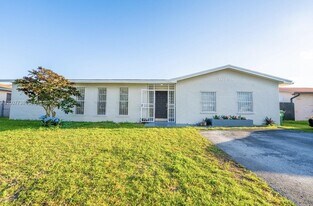 10750 SW 173rd St in Miami, FL - Building Photo