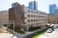 Claridge Hall in Milwaukee, WI - Foto de edificio - Building Photo