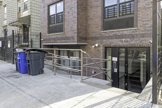 370 E 158th St in Bronx, NY - Building Photo - Building Photo