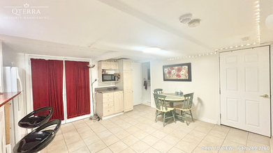 1221 Meadowlands Dr E in Nepean, ON - Building Photo - Building Photo