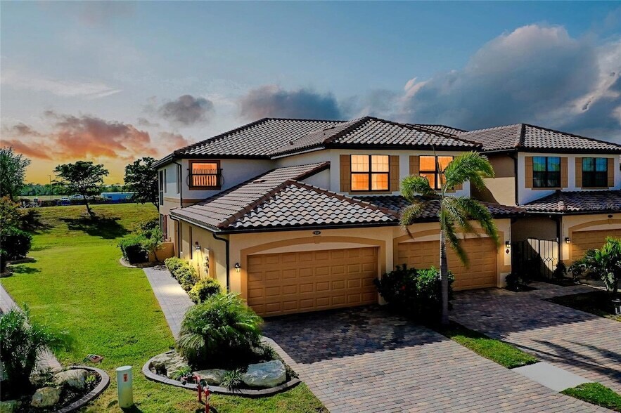 20100 Ragazza Cir in Venice, FL - Building Photo